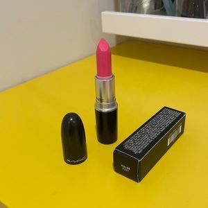 M.A.C lipstick #Feeling Fizzy